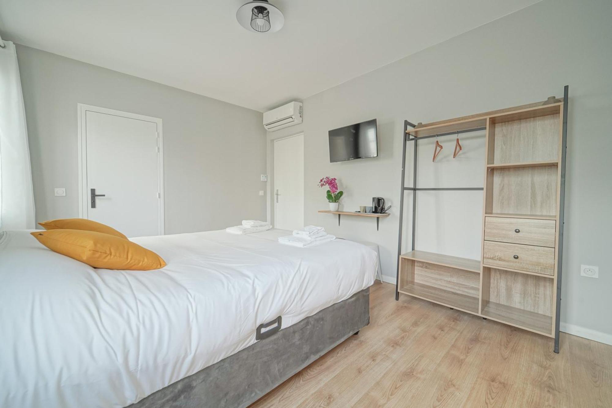 Trianon Saint Ouen Hotel Buitenkant foto