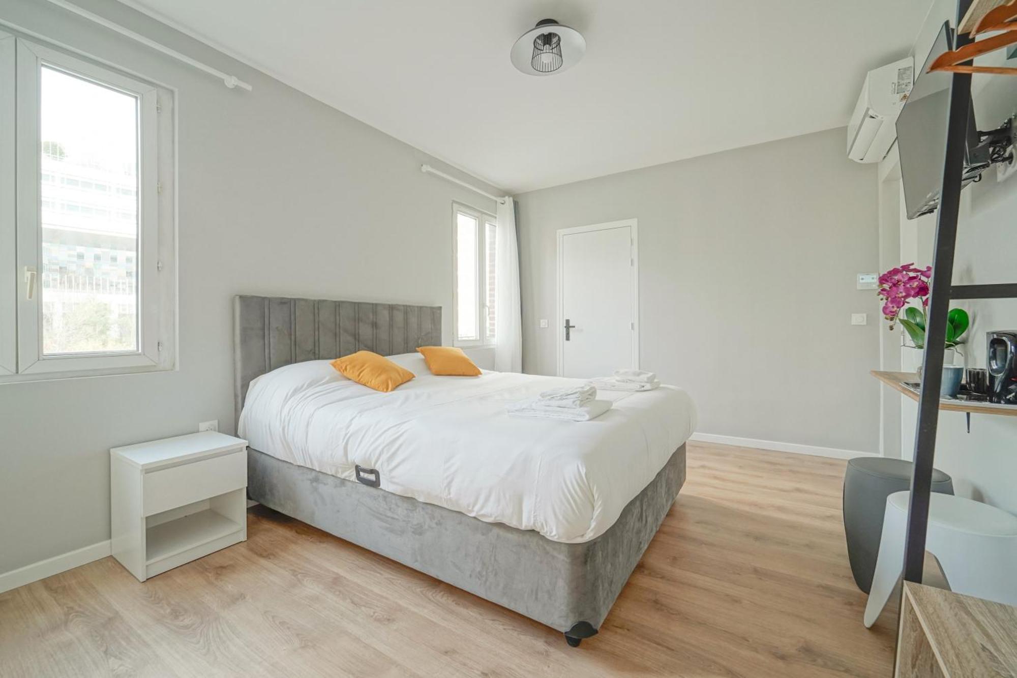 Trianon Saint Ouen Hotel Buitenkant foto