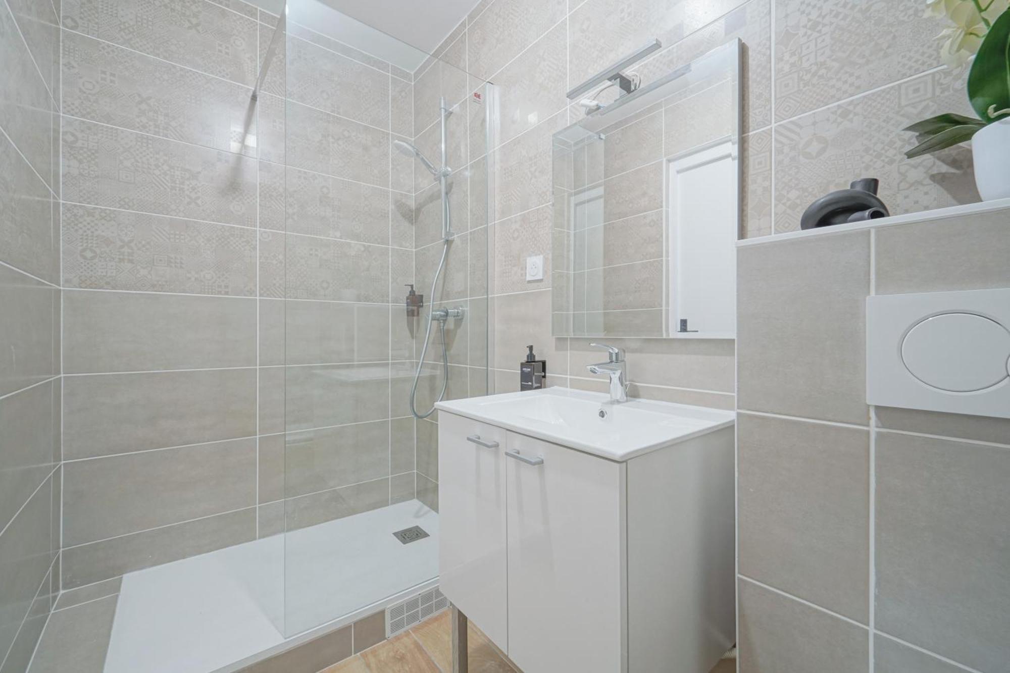 Trianon Saint Ouen Hotel Buitenkant foto