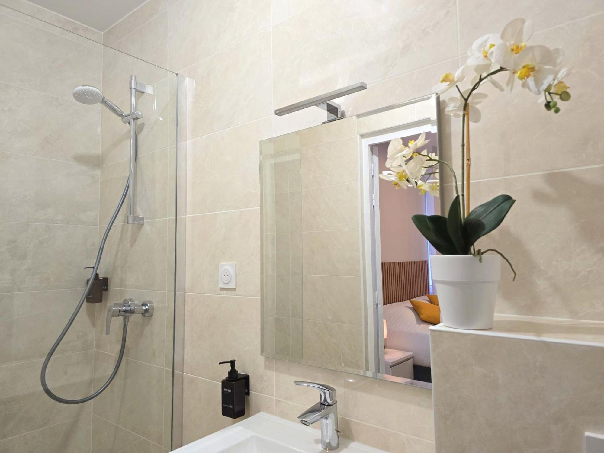 Trianon Saint Ouen Hotel Buitenkant foto
